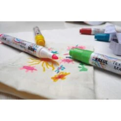 Kreul Textilmarker 90721 Medium Junior, Sortiert, Strichbreite 2-4mm, Waschbar Bis 60 Grad, 18 Stück -PapierMeister Verkäufe f1271d0e1895beec85df511ecf3dfbcfbd02a4d8 textilmarker kreul 90721 medium junior sortiert